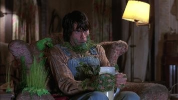 Там метеорит случайно никакой рядом не падал? )))