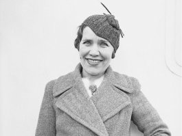 Матрена Распутина. А там Спартак Мишулин загримированный