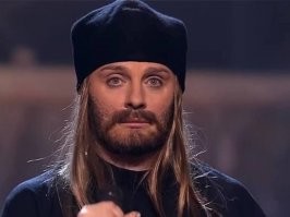 Наша Кончита Вурст тоже о куполах спела.  Она бы еще чалму на себя натянула или кипу.