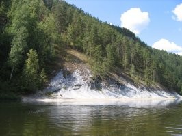 Белая река, капли о былом, 
ах, река-рука, поведи крылом...
Бывал в этих местах 3 раза, сплавлялся.
Места красивые очень.