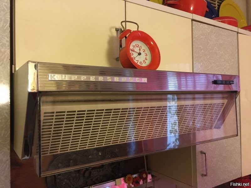 В том году инет чинил в его квартире. Пачка мальборо лежит с того самого выступления в театре