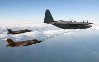 Это с чего?
ВВС США используют штагу и Ф-35А нормально заливается от штанги.
ВМФ США используют шланг и Ф-35С заливается через шланг