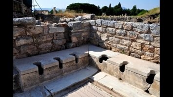 Вообще то турции до общественного сортира тыщу лет раком ползти и не дойти.  Тема изначально с римских времен. У турции своего ничего нет. Они лишь смогли чужое себе присвоить.