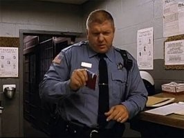 Продавец проучил наглого любителя сладостей