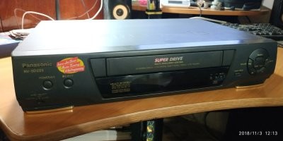 Да... Как быстро устаревает бытовая электроника! Когда-то видик меняли на "Волгу", а сейчас не могу два года продать за $8...