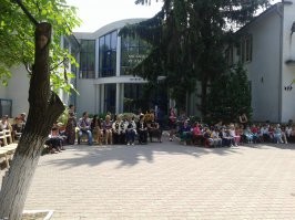 У нас в Одессе есть реабилитационный  центр им.Корчака для детей с проблемами в развитии.