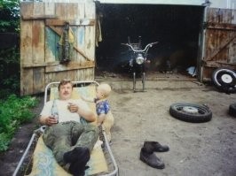 Судя по картинке, отдыхает не после ремонта, а вместо...