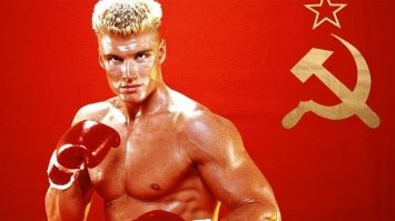 Если русские это ртуть...
Амеры любят в своем кино в виде врагов снимать свой страх, подсознательно - это русские.
Вспомним двух.
1. Иван Драго.
2. Агент с неизвестным именем, под легендой робота Т-1000. Назовем его агент "Ртуть".