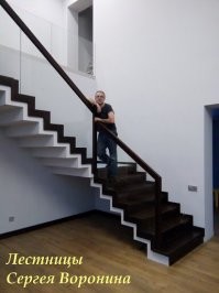 Все норм с лестницами. Незаконченную работу нельзя показывать дуракам и тиктокерам.