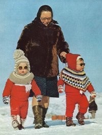 "Модники, Россия, 80 -е"
Совсем заврался.
Фото из журнала National Geographic | December 1973
Название фото - Greenland tots, Гренландские малыши.