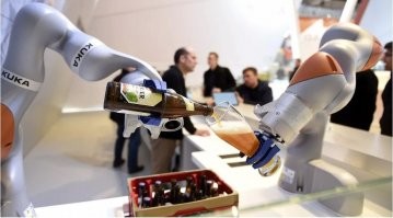 Руки-манипуляторы нужно приделать.