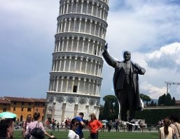 Дизайнеры придумали для знаменитых памятников места получше!