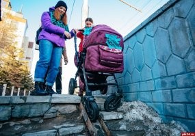 Ты уже зае*ал. Под каждой картинкой будешь комент скорби оставлять? Если изделие упрощает жизнь неходячего человека, это уже хорошо. Вот что плохо -