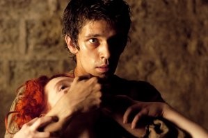 Этот чел. постоянно играет ТИХОНЬ-маньяков?