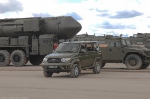 Военное... сука... прошлое! 
Вот военное прошлое и настоящее: