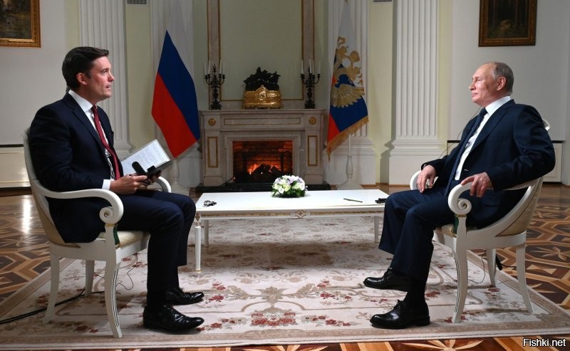 Да потому что неубедительно. Вот ещё: официальное фото с сайта Кремля. Лоб блестит и у Путина и у журналиста. Журналиста за что?