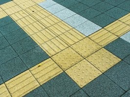 Дорожки из плит на улице? Очень сомневаюсь.