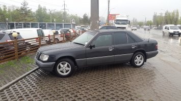 У меня Мерседес-124 1994 года, езжу на нём 17 лет. При правильном уходе и хорошем хозяине машины известных марок всегда в порядке и цене.