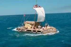 Бальса. Самая лёгкая древесина на планете.
Из бальсовых брёвен был построен плот "Кон-Тики", с помощью которого Тур Хейердал доказал теорию миграции народов через Тихий океан.