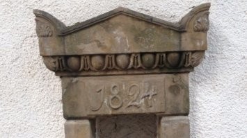 Хронология древней и средневековой истории, которая на данный момент считается единственно верной и  изучается в школах и университетах,  была создана в XVI-XVII веках нашей эры. Её авторы -  западноевропейский хронолог ИОСИФ СКАЛИГЕР и католический монах иезуит ДИОНИСИЙ ПЕТАВИУС.
Они привели хронологический разброс дат, так сказать, к общему знаменателю. Однако их методы датирования, как и у их предшественников, были несовершенны, ошибочны и субъективны. А, иногда, «ошибки» эти носили и преднамеренный (заказной) характер. В результате, история удлинилась на тысячу лет, и это лишнее тысячелетие наполнилось фантомными событиями и персонажами никогда ранее в действительности не существовавшими.