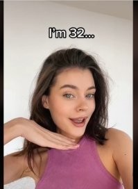 Здесь она говорит, что ей 32. Так её мать 13 лет родила?