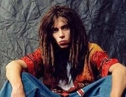 - Мальчик, тебя как зовут?
- Децл.
- А полное имя?
- Дециллион.