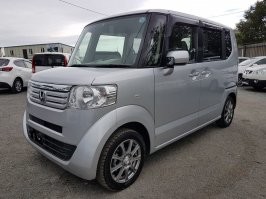 Я понял замысел нивы! Они поставили на то что все в мире циклично и мода тоже ходит по кругу. Когда тренды на прилизанные и обтекаемые формы себя изживет, нива будет во все оружие без необходимости менять производство!