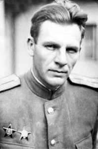 Вспомним добрым словом человека, благодаря которому мы знаем о подвиге защитников Брестской крепости.
Это Писатель и журналист Сергей Смирнов открыл миру подвиг её защитников.
Сергей Сергеевич Смирнов – историк, радио- и телеведущий, общественный деятель, а главное – писатель, первым написавшем о подвиге защитников Брестской крепости и других долгое время неизвестных героях Великой Отечественной войны.
    Раскрытие этой темы стало главным делом его жизни: увековечивание памяти тех, кто встал на защиту Отечества в самые тяжёлые года лихолетья. 
.
«В 1954 году, – вспоминал сам писатель, – я заинтересовался тогда ещё смутной легендой о героической обороне Брестской крепости и начал разыскивать участников и очевидцев этих событий. Два года спустя я рассказал об этой обороне и о защитниках Бреста в серии радиопередач «В поисках героев Брестской крепости», получивших широкий отклик в народе. Поток писем, обрушившихся на меня после этих передач, исчислялся сначала десятками, а потом сотнями тысяч…»
В газетах писали: «Проводившиеся Смирновым на протяжении нескольких лет передачи на радио и телевидении породили массовое патриотическое движение по розыску неизвестных героев. Смирнов получил более миллиона писем».
Эти волнующие передачи слушала без преувеличения вся страна.
И стоит напомнить о том, что ныне мало кому известно. 9 Мая стало праздничным днём только в 1965 году спустя 20 лет после Победы. И в этом немалая заслуга писателя Сергея Сергеевича Смирнова…
И именно с его публикаций началось восстановление доброго имени не только защитников Бреста, но и других солдат, имевших несчастье попасть в немецкий плен, а потом огульно обвинённых в предательстве. Всю свою жизнь он занимался реабилитацией героев Брестской крепости и солдат 2-й Ударной армии.
Вот что писал военный прокурор Б.А. Викторов: «Смирнов своей книгой первым поставил под сомнение утвердившуюся презумпцию виновности военнопленных, первым отважился двинуться через это минное поле».
Его книга «Герои Брестской крепости», как свет сердца Данко, развеяла мрак забвения прошлого, она открыла имена героев, которые первыми преподали фашистским захватчикам жестокий урок, напомнив: «Кто к нам с мечом придёт, от меча и погибнет».
Именно после выхода в свет книги Смирнова и его выступлений в эфире в 1965 году Брестской цитадели было по праву присвоено звание «крепость-герой».