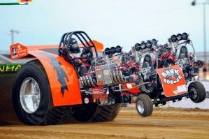 Какая разница как устроена синхронизиция - цепью , карданом или общим коленвалом?
Как синхронизируются двигатели многомоторных самолетов? А кораблей? Как, наконец, Вы объясните это: