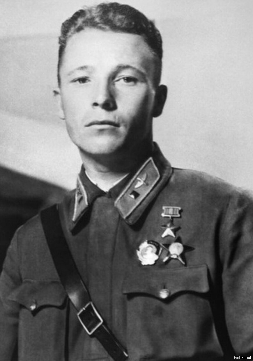Один из первых летчиков совершивших ночной таран. Талалихин герой советского Союза.