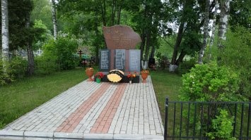 для меня самые душевные памятники погибшим выглядят по другому