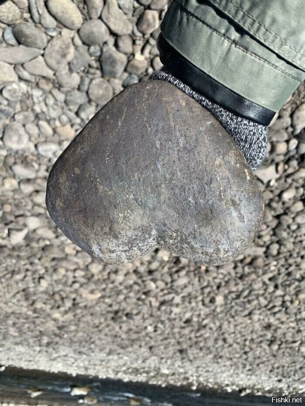 "Я нашел камень в форме сердца"
==========
Враньё Это камень в виде жопы.