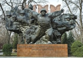 Памятник воинам в парке 28 панфиловцев Алматы, Республика Казахстан