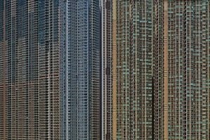 Даже не представляю какие силовые провода подходят к такому дому, если учесть, что в каждой квартире электрическая плитка, чайник, кондиционер...
PS Наверное на каждый "подъезд" по своему силовому трансформатору стоит, чтобы к дому шло 110 кВ...