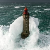 Светить, светить, а вот с перекуром - проблемы.