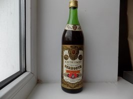 Божественный нектар из "братского" соцлагеря. Употребляешь и получаешь эстетическое удовольствие. 
А еще лучше самому вино делать.  Без химии сахара и прочей лабуды.