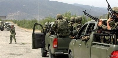 "Плохой дух?" Не думаю...
Манеры у этих парней может и не совсем бонжур-монжур, а вот с духом всё в порядке...