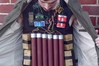 С грамотой ему вручили выпускной пояс шахида!