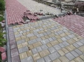 у нас такое в вузе было. отработка общаги. цель - постричь кусты вокруг общаги.
- Татьяна Александровна, какой высотой стричь?
- а по грудь (показывает).
разошлись, мудохались полдня, сошлись - ступенька полметра. не учли рост.