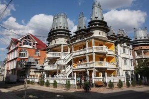 вы точно знаете что они являются кочевым народом©
- Кочуете?
- Да... Потихоньку...