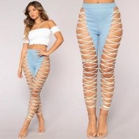 Рваные джинсы опасны в жару