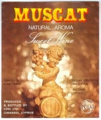 Самое вкусное вино, которое я пил в конце 70-х.
Кипрский мускат, встречался в продаже крайне редко и стоил что то около пяти рублей.
Но он того стоил!