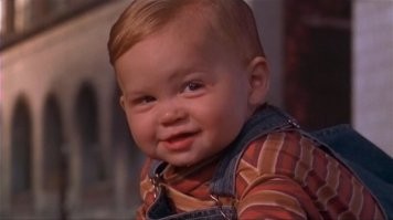 Из-за недосмотра родителей годовалый ребёнок выполз на проезжую часть