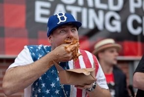 А ведь существует чемпионат по поеданию путина