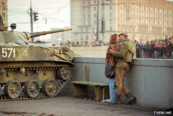 "Любовь и танки, Россия, 1993 год"


Димон, ты где тут танк увидал?