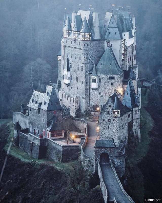 Замок Эльц, Германия Удивительная красота серди гор