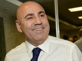 Ни хрена, я  национальное достояние России, а в архив, на вечное хранение, мне ещё рано. Да и Валера не отпускает.