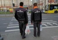 Пластмассовый мир победил.
Макет оказался сильней
Последний кораблик остыл.
Последний фонарик устал.
А в горле сопят комья воспоминаний.
О-О, моя Оборона!
Солнечный зайчик стеклянного глаза
О-О, моя Оборона!
Траурный мячик нелепого мира
Траурный мячик дешёвого мира ©
.......................