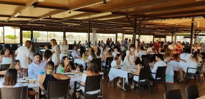 Ну и немного о том,как делаются карантины
Вот предприниматели не смогли получить от КовидоШтаба вразумительтных подтверждений,что ковид меры помогаю. Ну нет доказательств.Послали всё  мракобесие и стали работать спокойно

====
Но душить то как то надо,а на изолированном острове врать очень тяжело = всё навиду. И бабах - Власти решили провести массовое тестирпование. А собственно для чего,а чтоб потом показать циферки,что вот мол смотрите сколько у нас жителей утаивают свои симтомы в течении полутора лет от медицины . Ну а подмена Здоровый -БЕСсимтомно больной  = уже как полтора года в действии

=====
Так что на следующей неделе жители острова узнают,что оказывается у нас тут охренительтный процент больных и мы все умрём ,если не привьёмся . 
Ну а пока нам не сказали,что мы все больны - живём полной грудью.
вчерашние фото и все без QR кодов