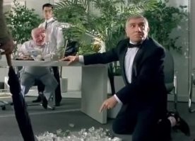 -Я спрашиваю, какая бл... подменила алмаз